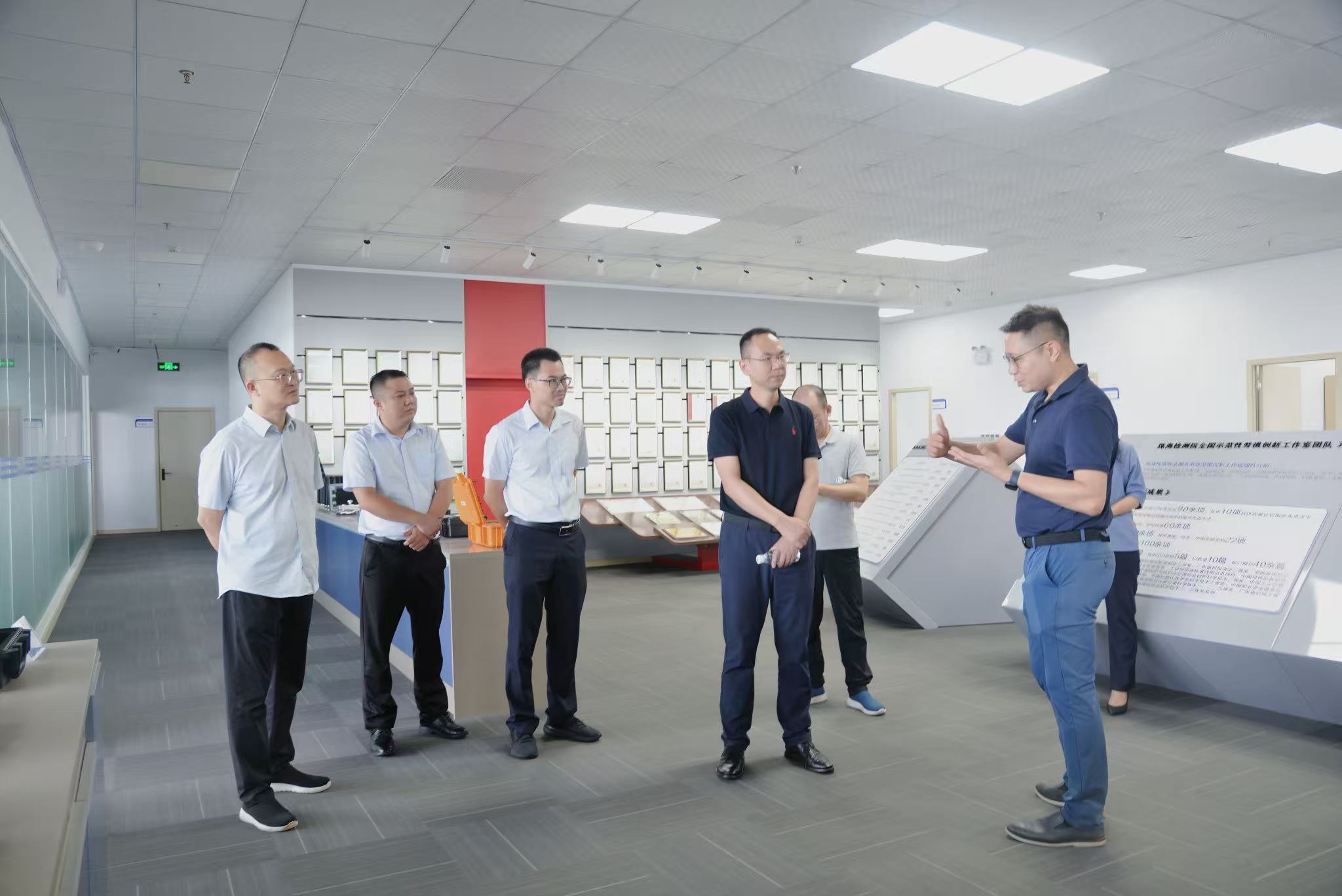成都市特种设备检验检测研究院刘殊党委委员、杨文辉副部长莅临莅临安粤公司参观调研